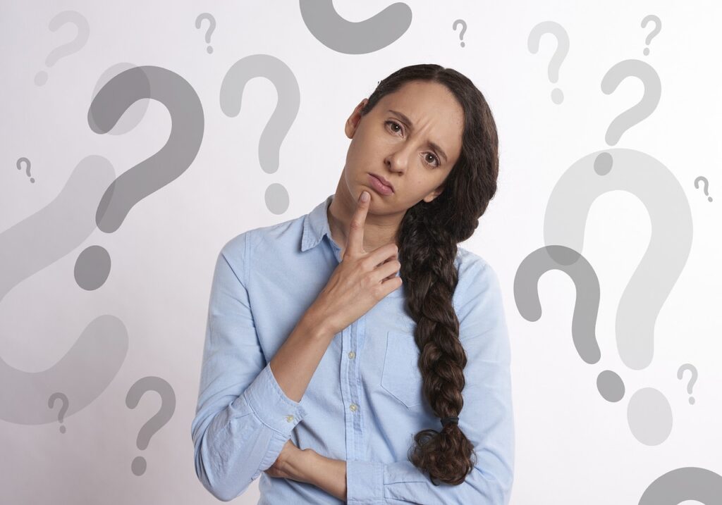 A woman in a questioning pose because she is wondering on how to find a job in japan as a foreigner